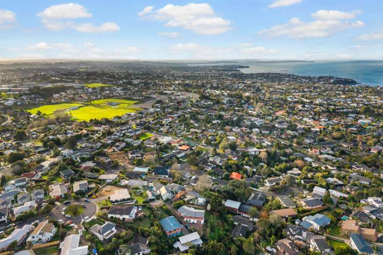 1/4 Elizabeth Place Mairangi Bay_31