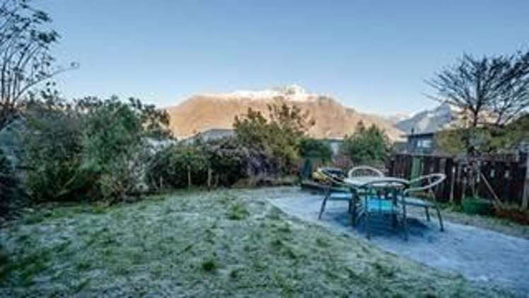 16b Arawata Terrace Fernhill/Sunshine Bay_12