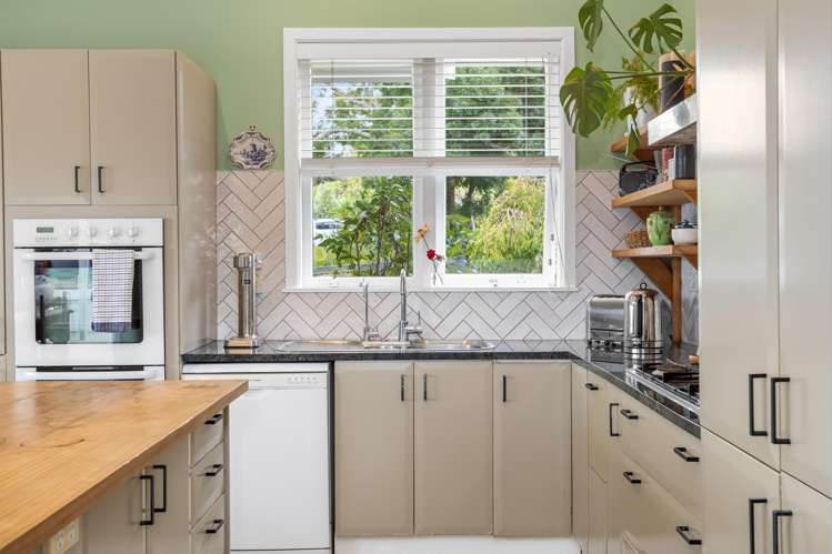 376 Taiapa Road Muriwai Beach_10