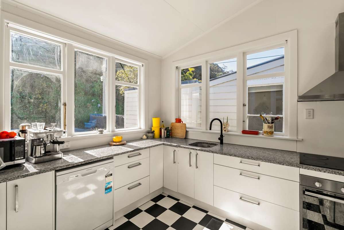 211 Grant Road_1