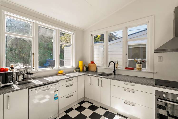 211 Grant Road Thorndon_5