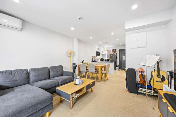 16/18 Hewlett Road Massey_7