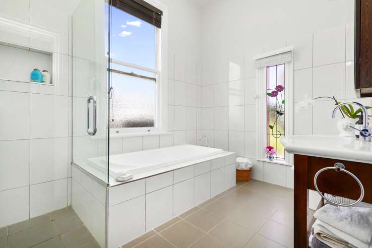 18 Whites Line West Woburn_19