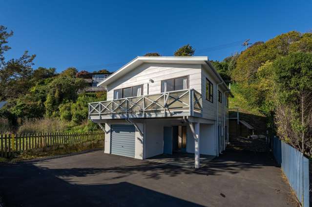 Central, sunny, serene and close to the beach!