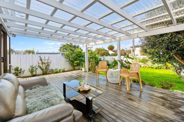 Versatile Family Living in Prime Ellerslie