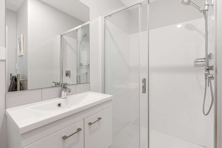 8/3 Fairdale Place Birkdale_9