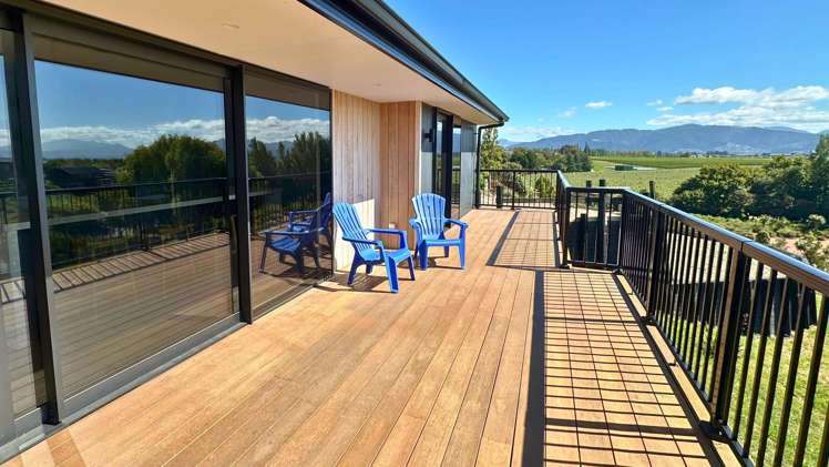 6 Lake View Place Fairhall_1