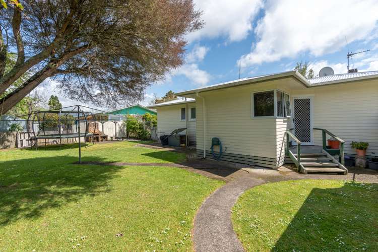 24 Southsea Crescent Silverdale_17