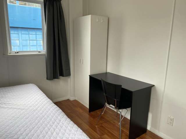 Room 2E/35 Vivian Street 2185_1