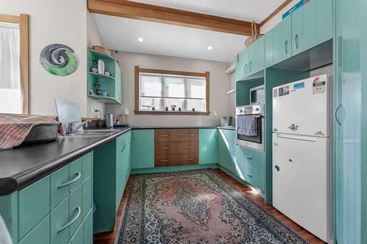 65 Beach Road Pahurehure_8