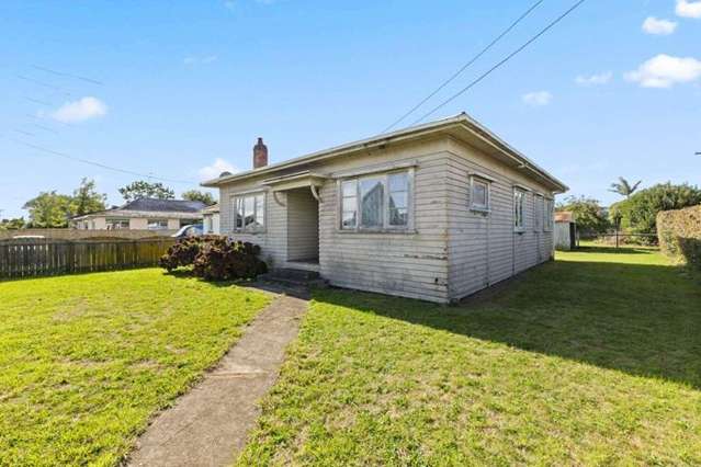 $1.7m auction shock: Dozen buyers fight to own shabby South Auckland home