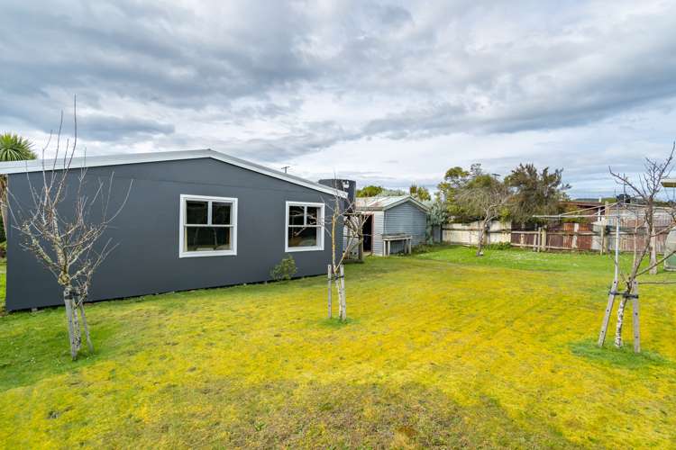 8 Miro Street Kaka Point_14