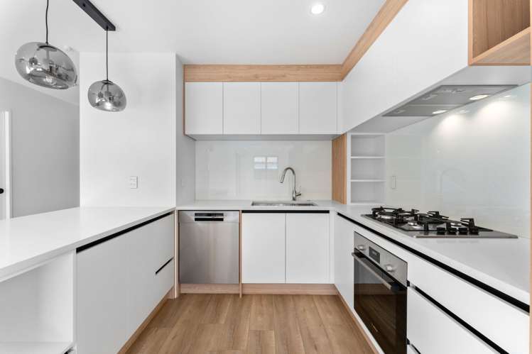 8D Rowan Terrace Te Atatu South_7