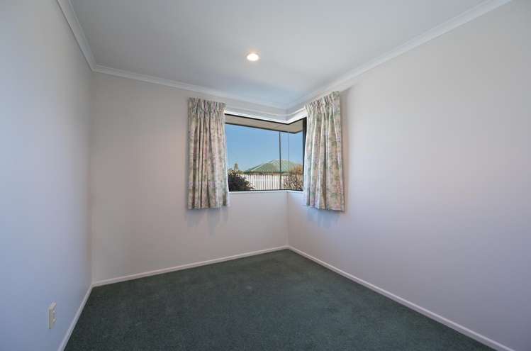 25 Ivy Crescent Richmond_16