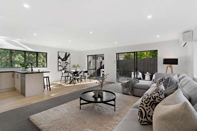 Large Living on Volante!