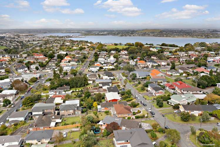 13 Currie Avenue Hillsborough_7