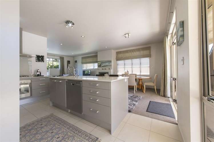 2/34 Byron Avenue Takapuna_5