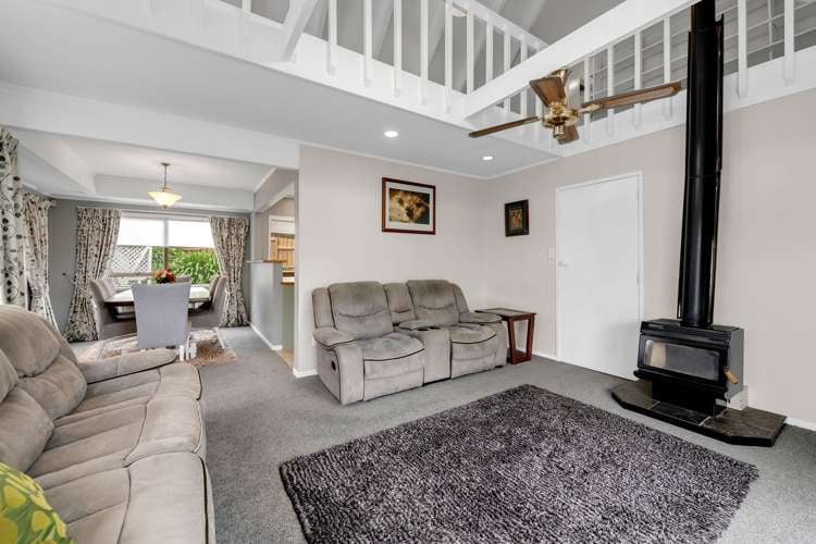 33 Orinda Close Botany Downs_3