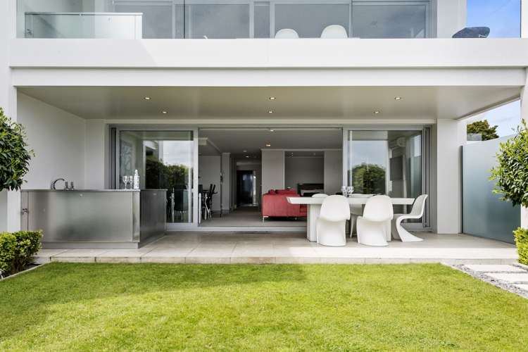 3/225 Lake Terrace Waipahihi_6