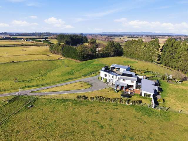 469m2 of seriously good living!