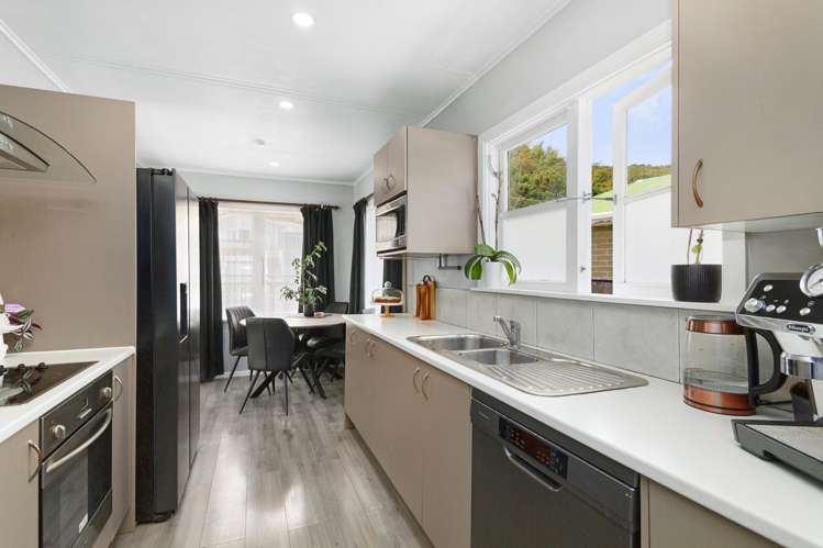 24 Petrie Street Wainuiomata_11