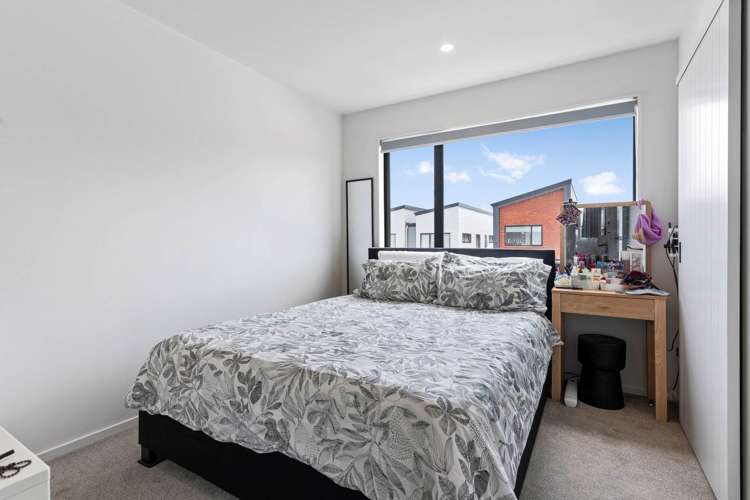 33 Kiato Lane Flat Bush_11