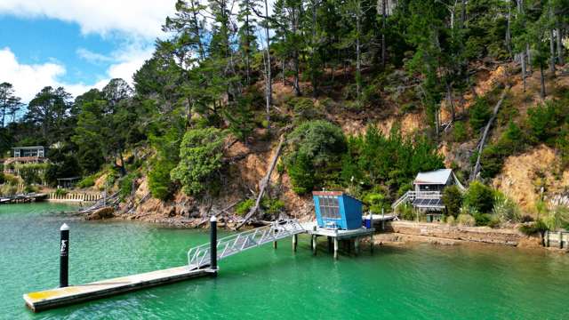 Private Wharf & Sheds on 1.68ha