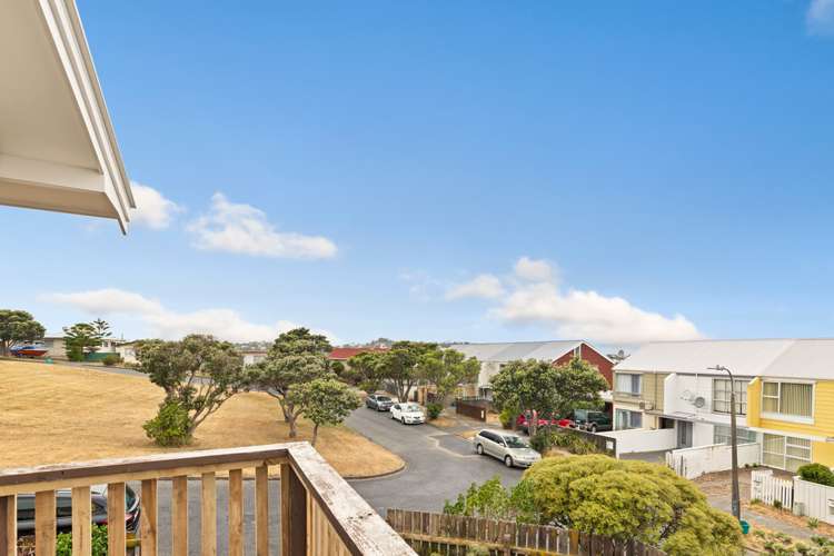 8 Waiwera Crescent Maupuia_15