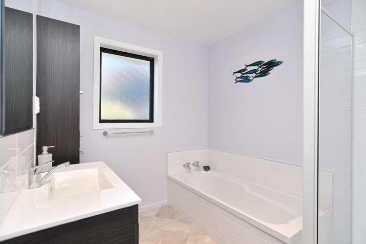 63 Trafford Street Harewood_13