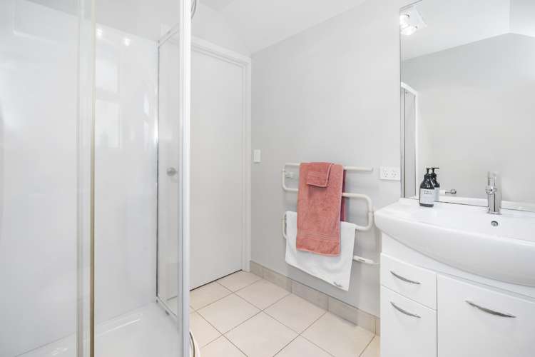 14 Garfield Avenue Roslyn_20