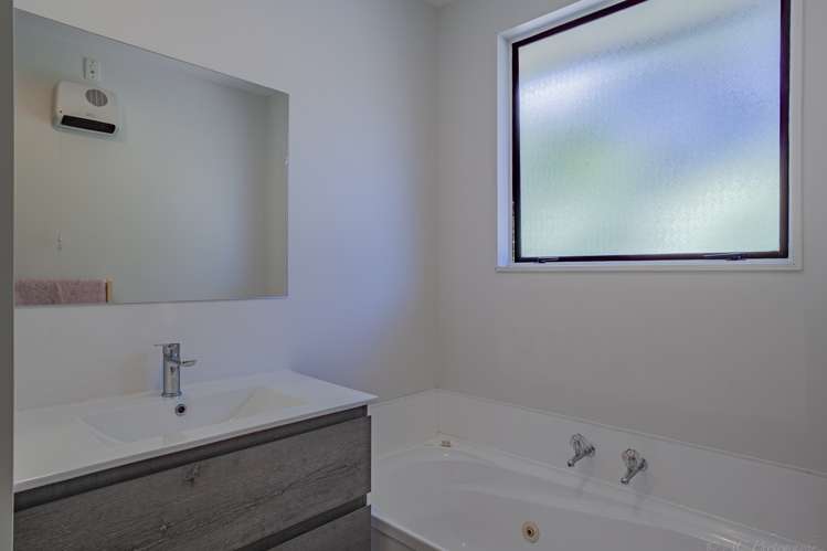 156 Le Cren Street Seaview_12