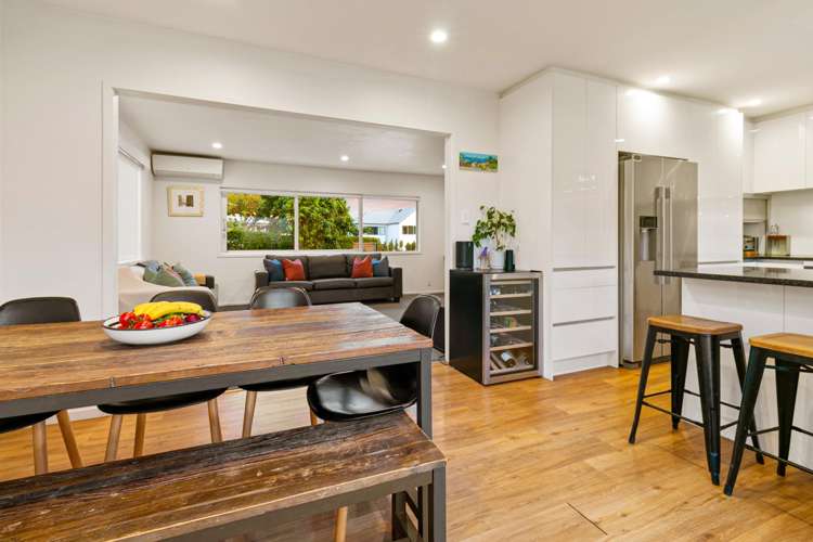 53 Gordon Avenue Forrest Hill_11