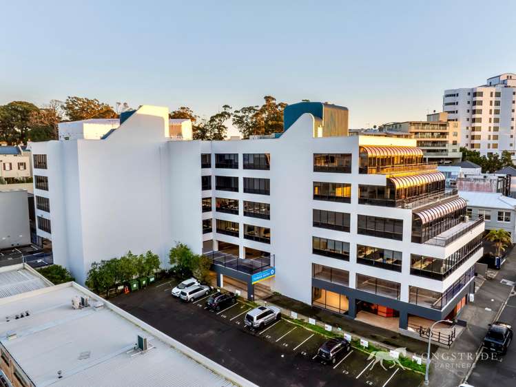100 Carlton Gore Road Newmarket_11