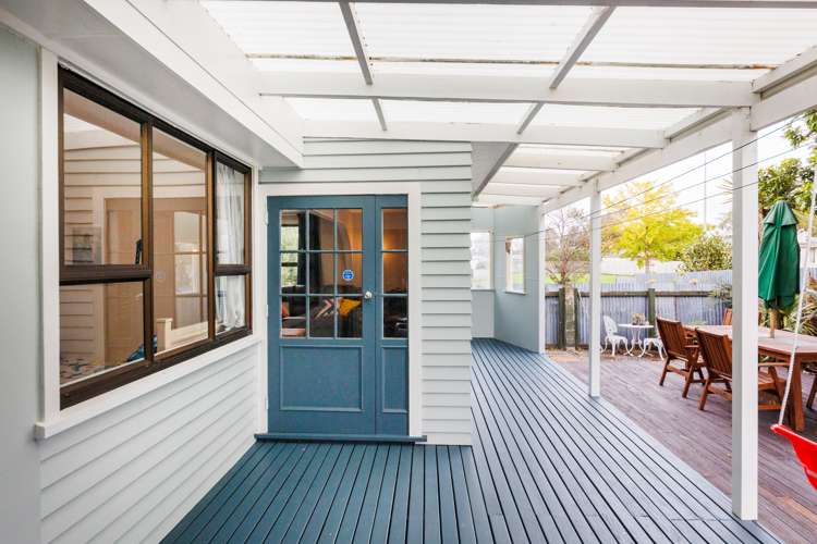 11 Montrose Place Takaro_21