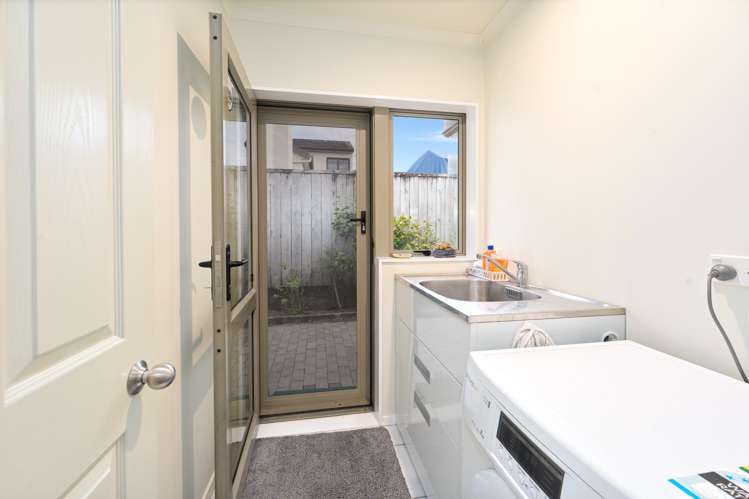 1 Sandhurst Rise Henderson Heights_12