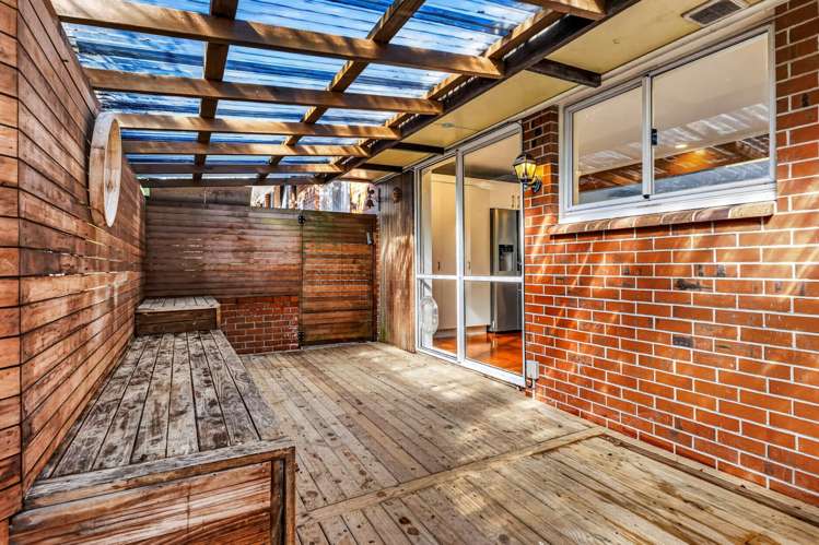 2/18A Robson Street Mt Roskill_21