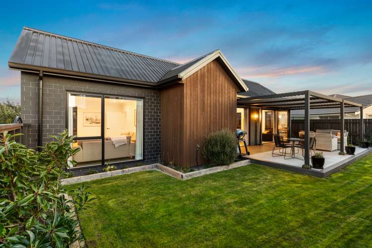 61 Queen Charlotte Drive Aotea_16