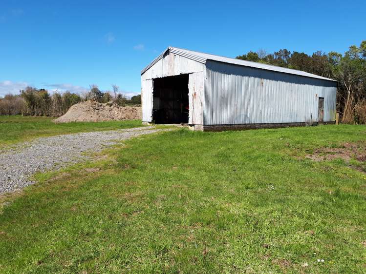 1971 Egmont Road Kaimiro_13