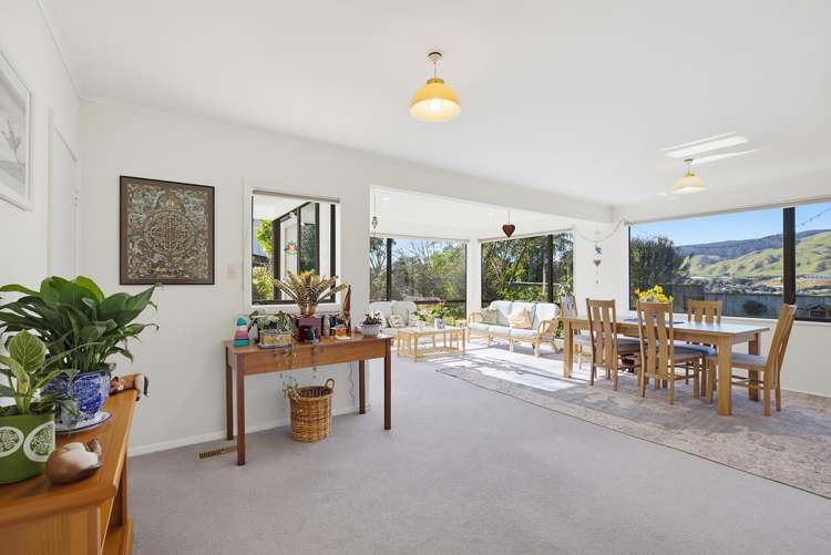 22 Sunrise Boulevard Tawa_13