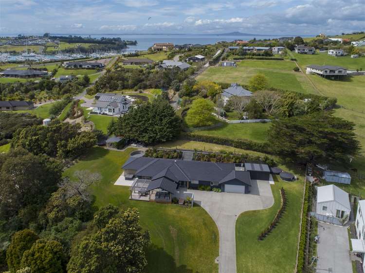 25 Hobbs Road Matakatia_33