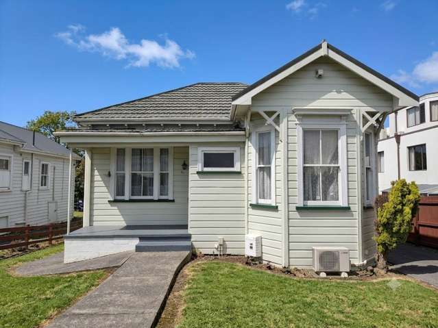 Stunning 3-Bedroom Family Home in Epsom