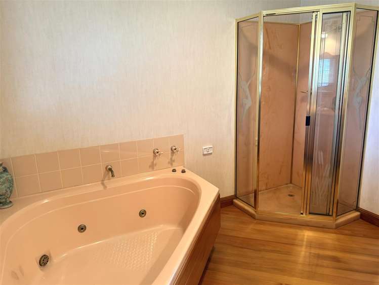 12 Keith Road Paroa_21