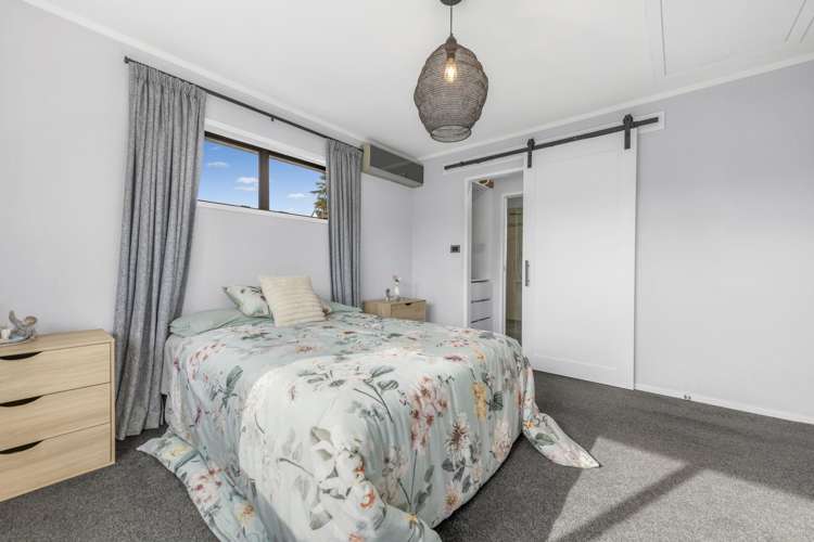 2/10 Pinewood Grove Botany Downs_9