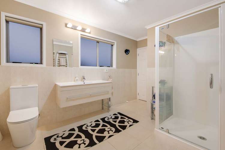 35 Roberts Road Matakatia_23