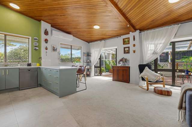 2/84 West Coast Road Glen Eden_3