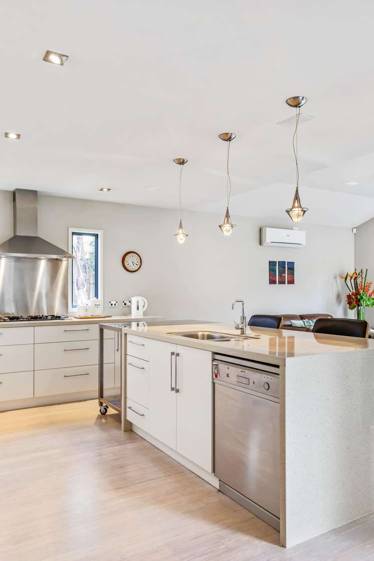 10 Waimanu Bay Drive Te Atatu Peninsula_25