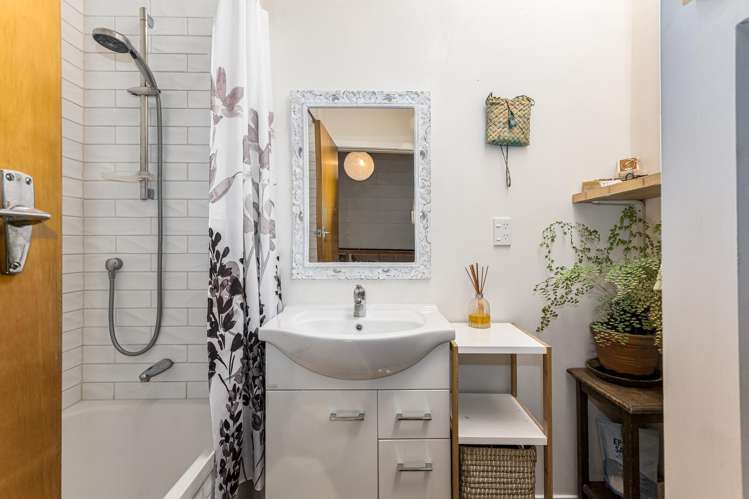 4/14 Rosehaugh Avenue Karori_12