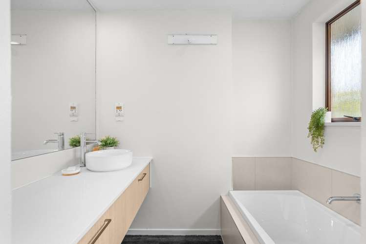 17 Yellowstone Crescent Burwood_13