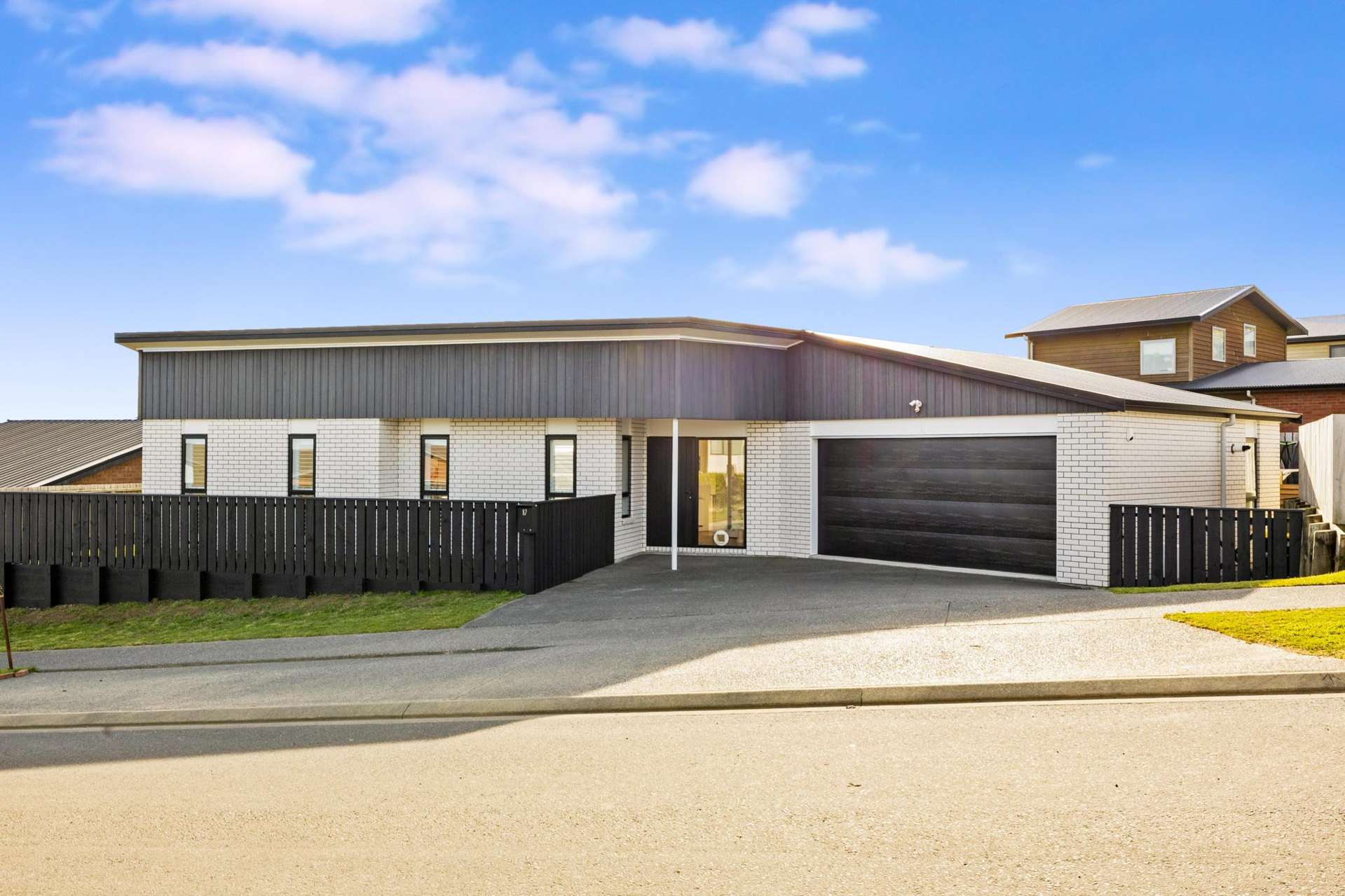 87 Cedarwood Street Woodridge_0