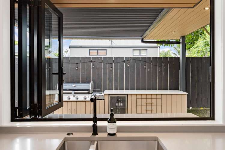 2/178 Landscape Road Mount Eden_8